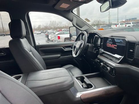 Used 2025 GMC Sierra 2500 SLT w/ SLT Premium Package image 8