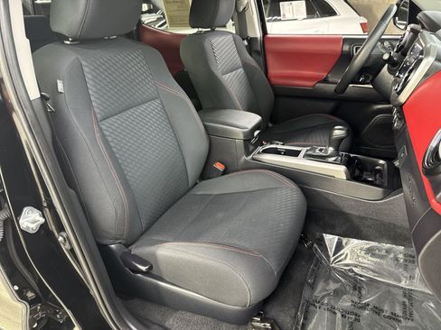 Used 2023 Toyota Tacoma SR5 AWD/4WD image 39