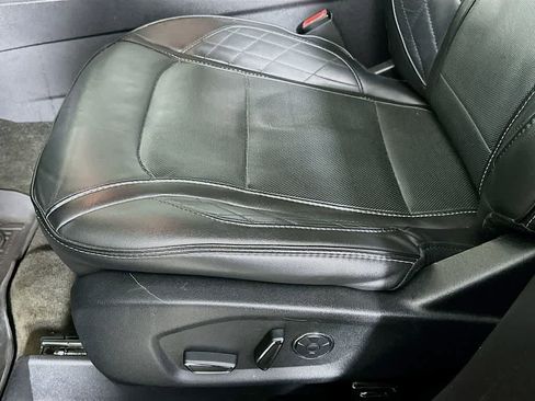 Certified 2017 Ford Explorer Platinum image 31