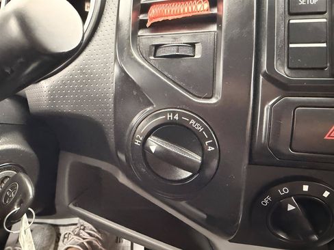 Used 2015 Toyota Tacoma 4x4 Access Cab V6 w/ Convenience Package image 25
