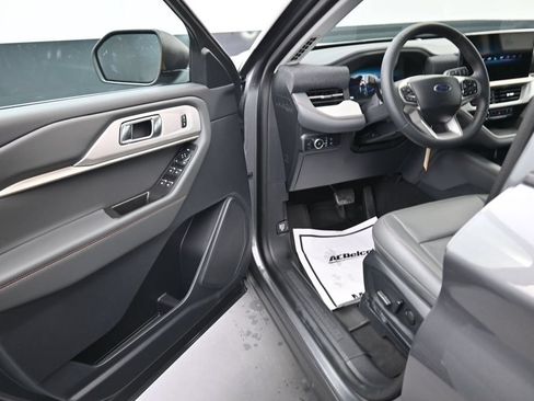 New 2026 Ford Explorer Active w/ Active Comfort Package AWD/4WD image 8
