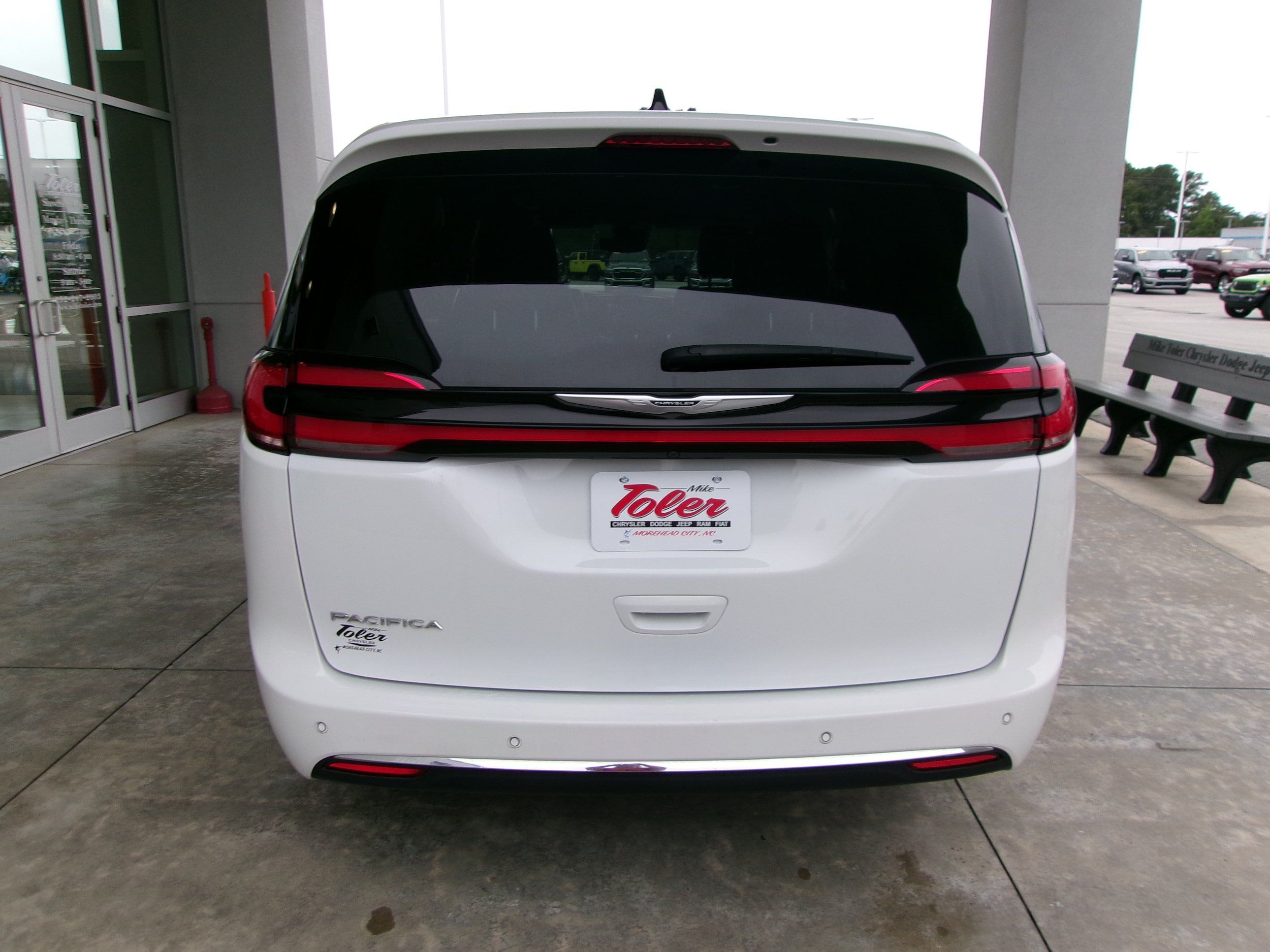 Used 2024 Chrysler Pacifica Touring-L FWD image 20
