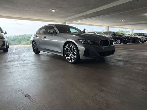 Used 2025 BMW 330i Sedan w/ M Sport Package RWD image 5