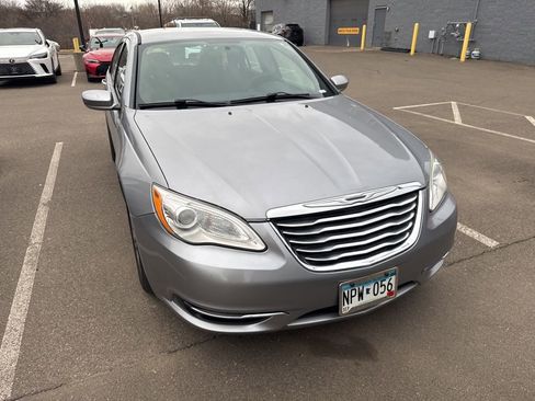 Used 2013 Chrysler 200 LX image 4