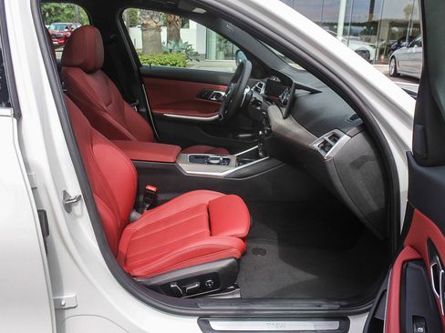 Certified 2025 BMW 330i Sedan image 16