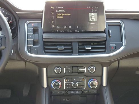 Certified 2024 GMC Yukon SLT w/ SLT Luxury Package image 29