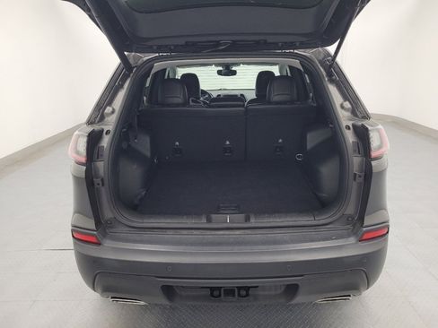 Used 2019 Jeep Cherokee Latitude Plus w/ Comfort/Convenience Group image 29