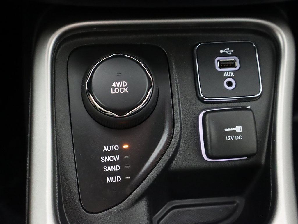 Used 2018 Jeep Compass Latitude AWD/4WD image 40