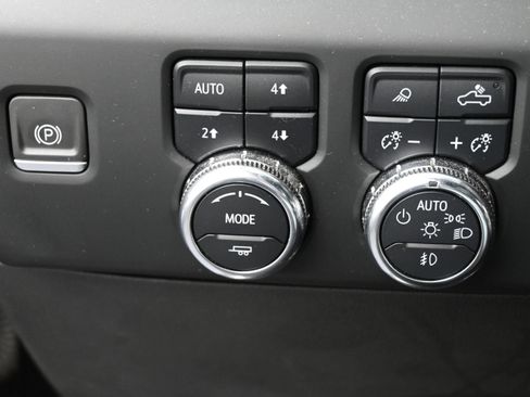Used 2024 GMC Sierra 2500 Denali Ultimate AWD/4WD image 21