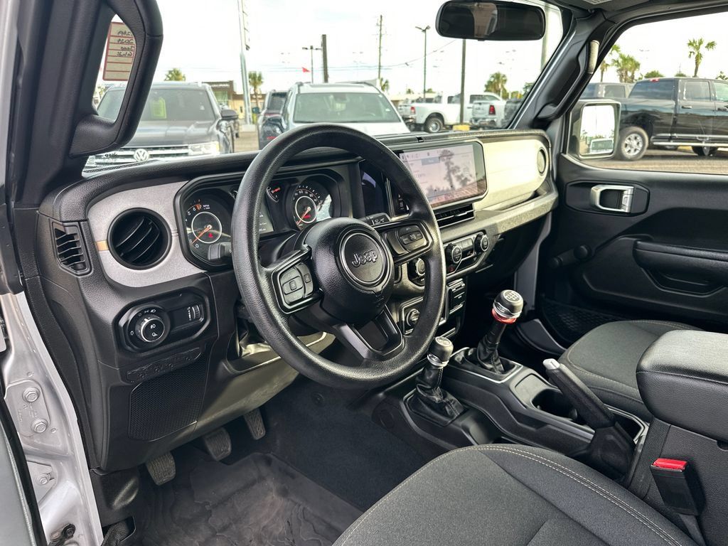 Used 2024 Jeep Gladiator Sport AWD/4WD image 12