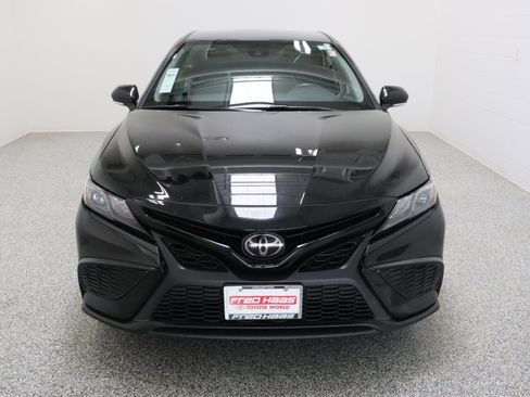 Used 2023 Toyota Camry SE FWD image 3
