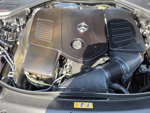 Used 2024 Mercedes-Benz E 350 4MATIC Sedan image 9