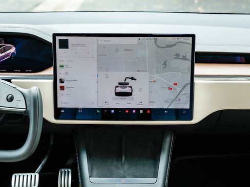 Used 2023 Tesla Model X image 11