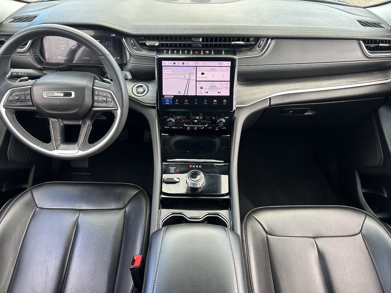 Used 2023 Jeep Grand Cherokee Limited AWD/4WD image 16