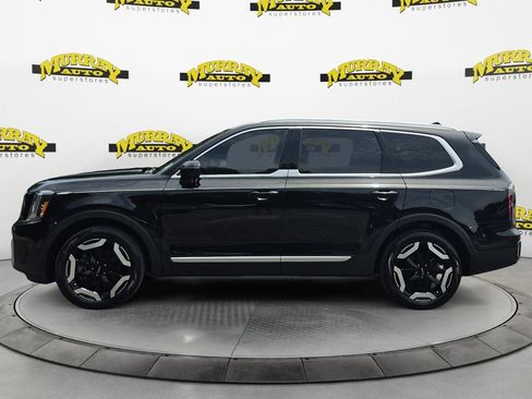 Used 2024 Kia Telluride EX w/ EX Captain's Chair Package FWD image 2