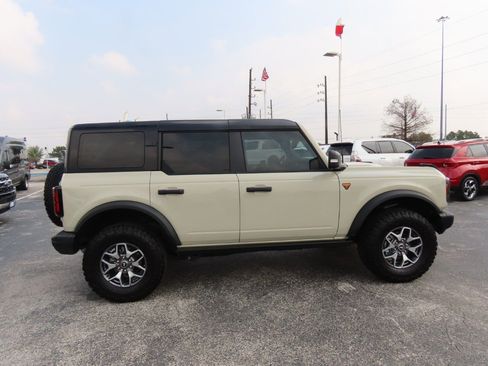 Certified 2025 Ford Bronco Badlands image 10