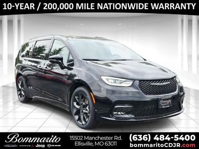 New 2026 Chrysler Pacifica Select w/ S Appearance Package