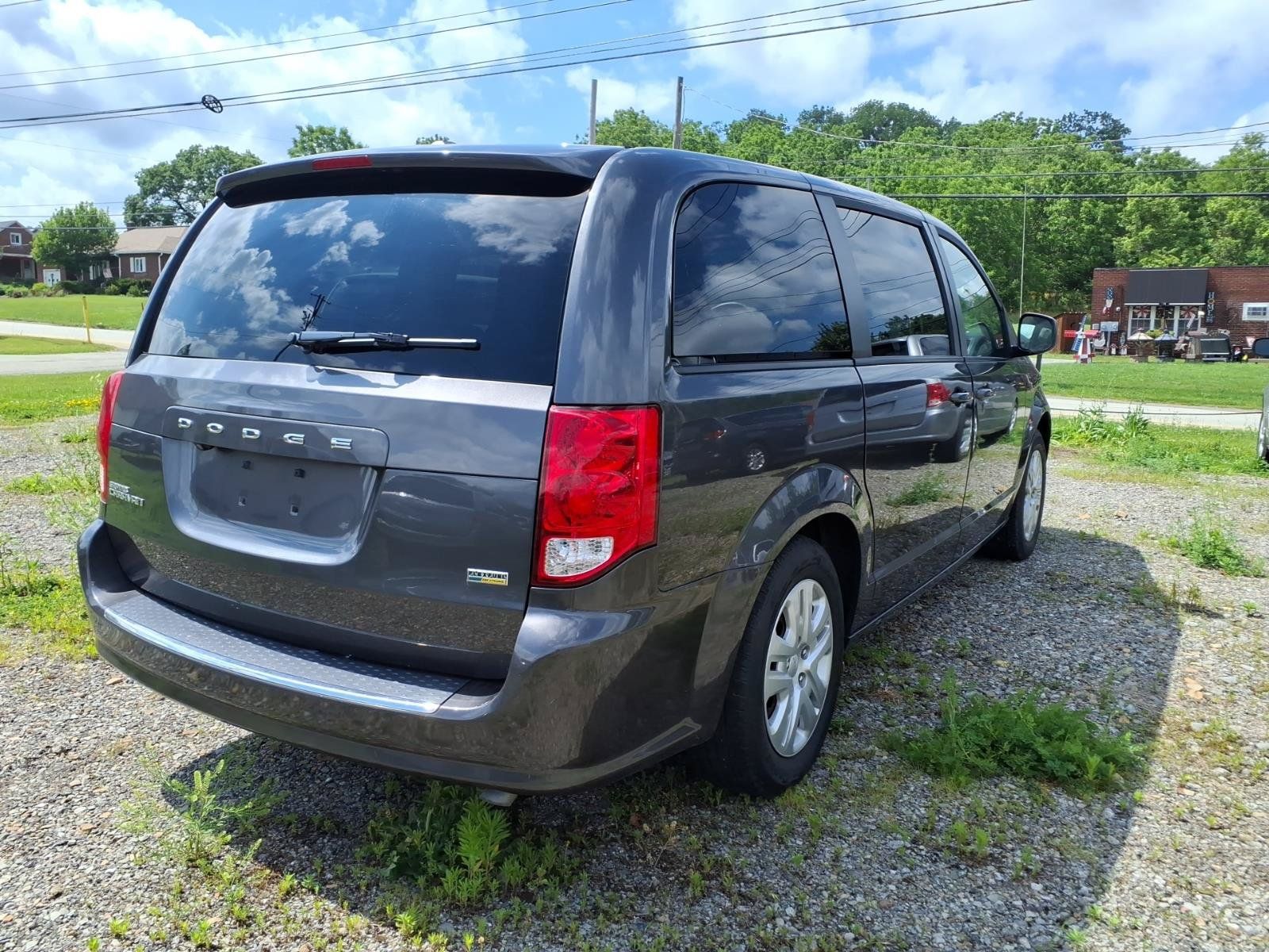 Used 2018 Dodge Grand Caravan SE w/ UConnect Hands-Free Group FWD image 3