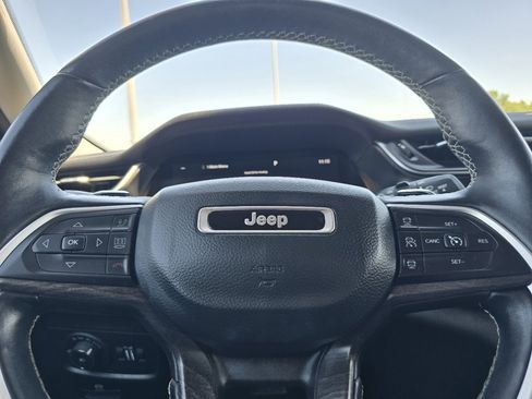 Used 2022 Jeep Grand Cherokee L Limited AWD/4WD image 24