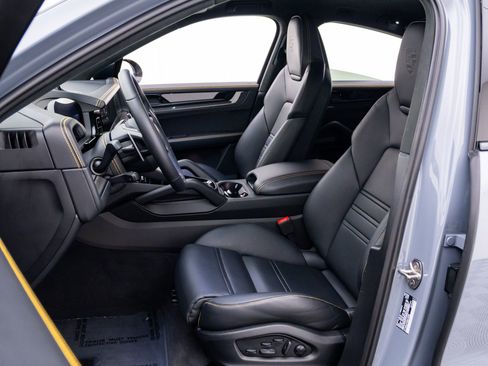 Certified 2025 Porsche Cayenne Turbo GT AWD/4WD image 5
