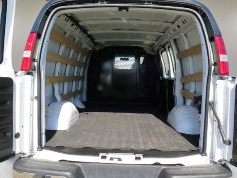 Used 2024 Chevrolet Express 2500 w/ Driver Convenience Package RWD image 24