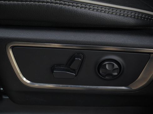 Used 2020 RAM 1500 Limited w/ Black Appearance Package AWD/4WD image 26