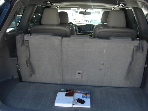Used 2014 Toyota Highlander Limited FWD image 14