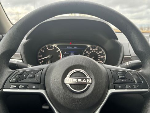 Used 2025 Nissan Altima 2.5 SV image 27