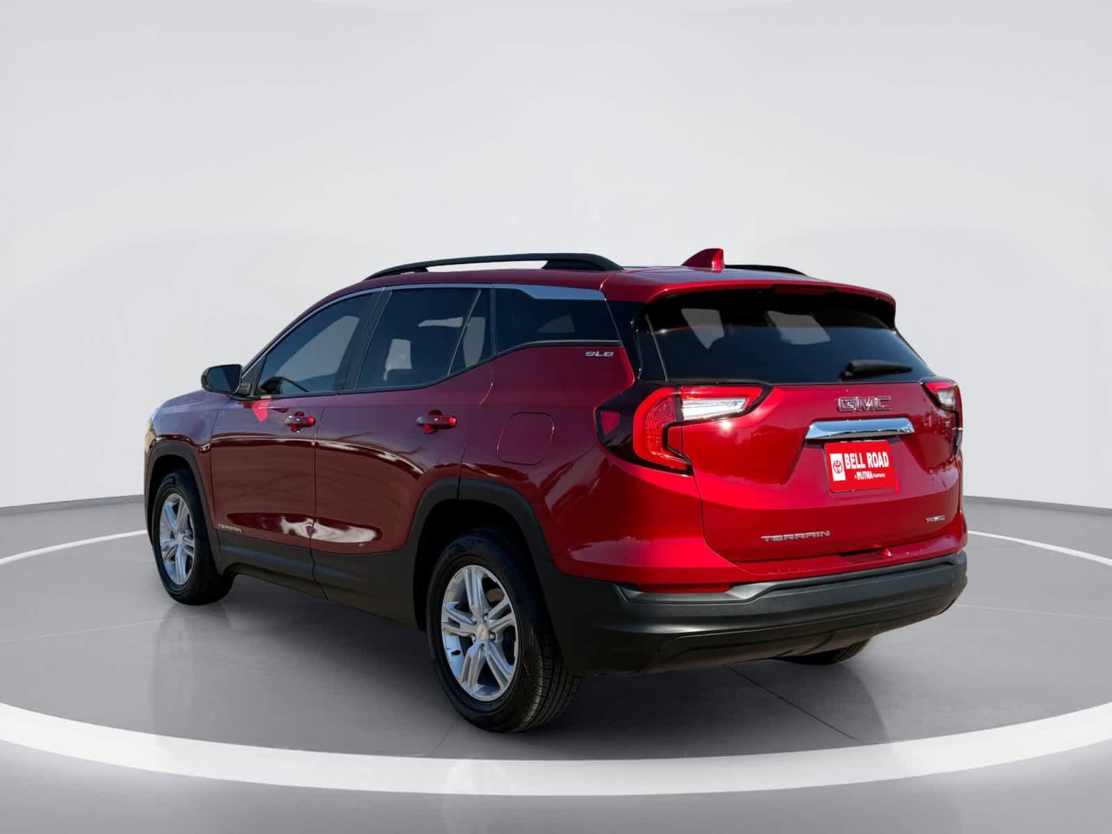 Used 2022 GMC Terrain SLE w/ Driver Convenience Package AWD/4WD image 6