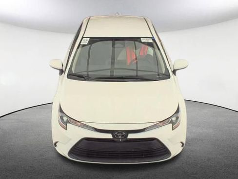 Used 2025 Toyota Corolla LE w/ Convenience Package FWD image 2