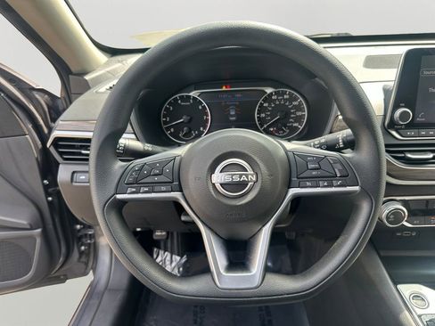 Used 2024 Nissan Altima 2.5 SV FWD image 12