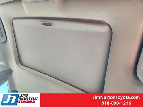 Used 2018 Toyota Avalon Limited image 27