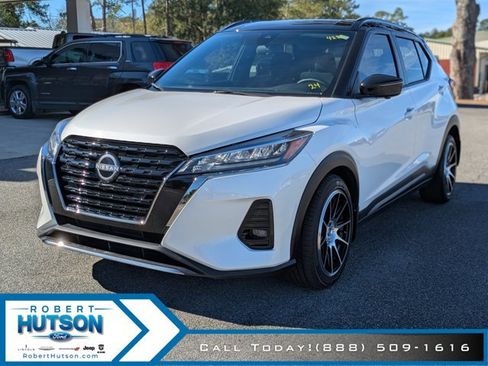 Used 2024 Nissan Kicks SR image 2