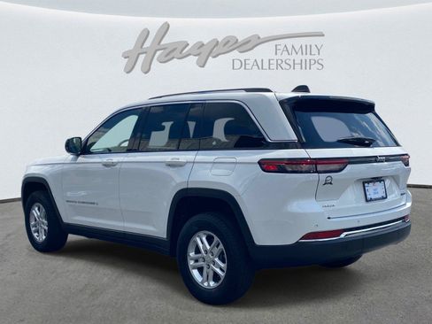 Used 2023 Jeep Grand Cherokee Laredo AWD/4WD image 8