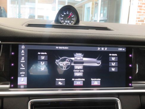 Used 2018 Porsche Panamera 4S image 43