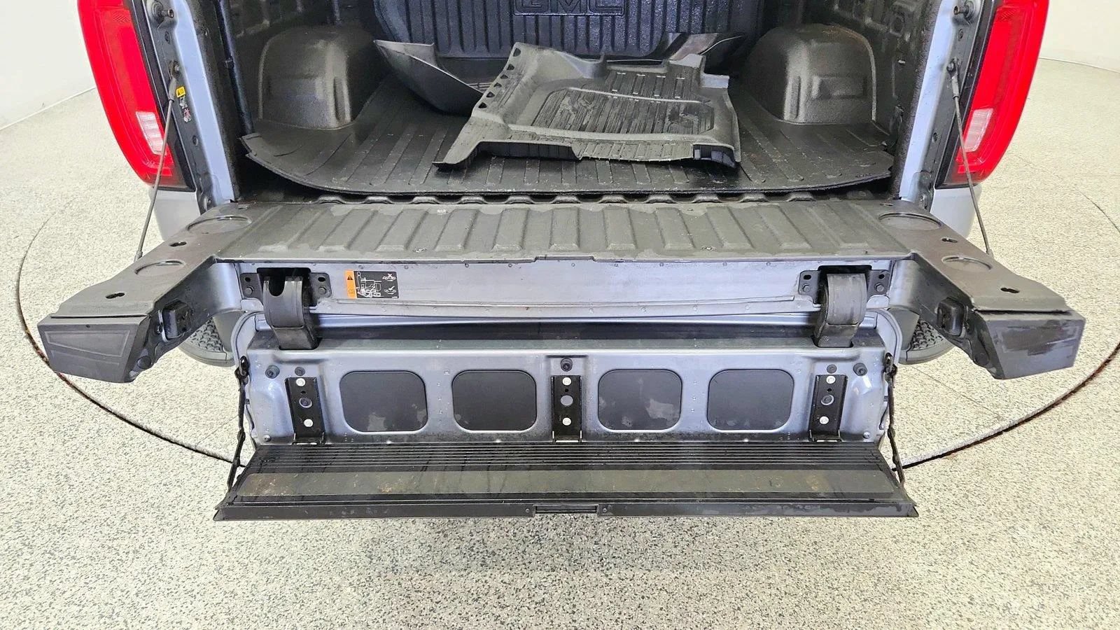 Used 2019 GMC Sierra 1500 SLT w/ SLT Premium Plus Package AWD/4WD image 14