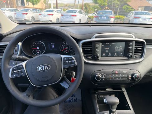 Used 2020 Kia Sorento LX image 8