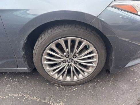 Used 2019 Toyota Avalon Limited w/ Advanced Safety Package FWD image 2