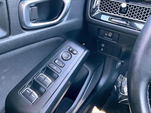 Used 2023 Honda Civic Sport image 32
