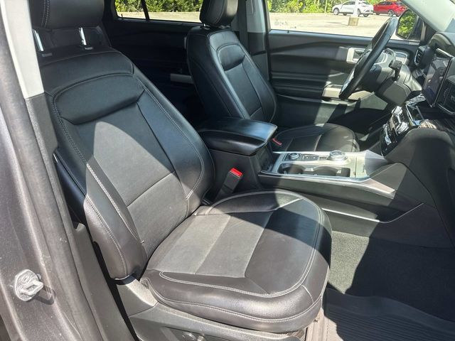Used 2023 Ford Explorer Limited w/ Equipment Group 301A AWD/4WD image 25