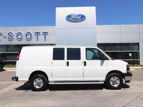Used 2024 GMC Savana 2500 w/ Driver Convenience Package image 17