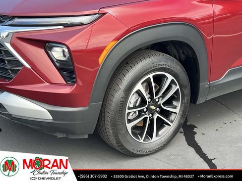 Used 2025 Chevrolet TrailBlazer LT AWD/4WD image 9
