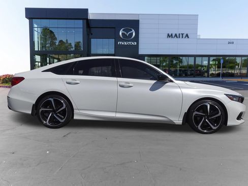 Used 2022 Honda Accord Sport image 2