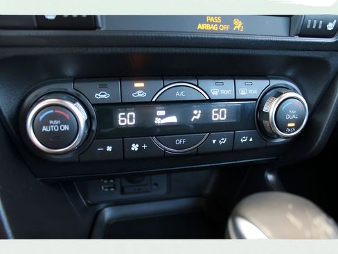 Used 2017 MAZDA MAZDA3 Touring image 19