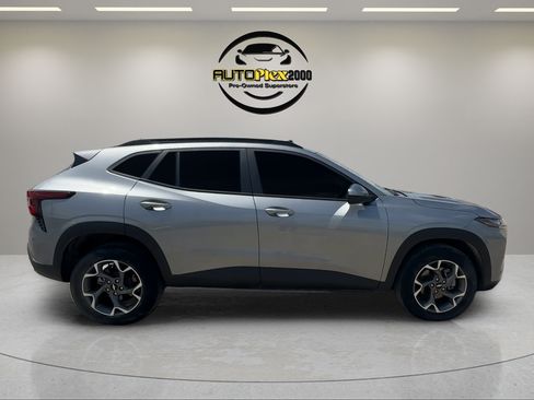 Used 2024 Chevrolet Trax LT w/ Driver Confidence Package FWD image 8