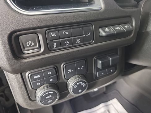 Used 2022 Chevrolet Suburban High Country AWD/4WD image 15