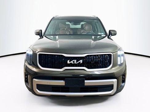 Used 2023 Kia Telluride EX w/ EX Captain's Chair Package image 3