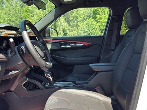 Used 2024 Chevrolet TrailBlazer RS AWD/4WD image 13
