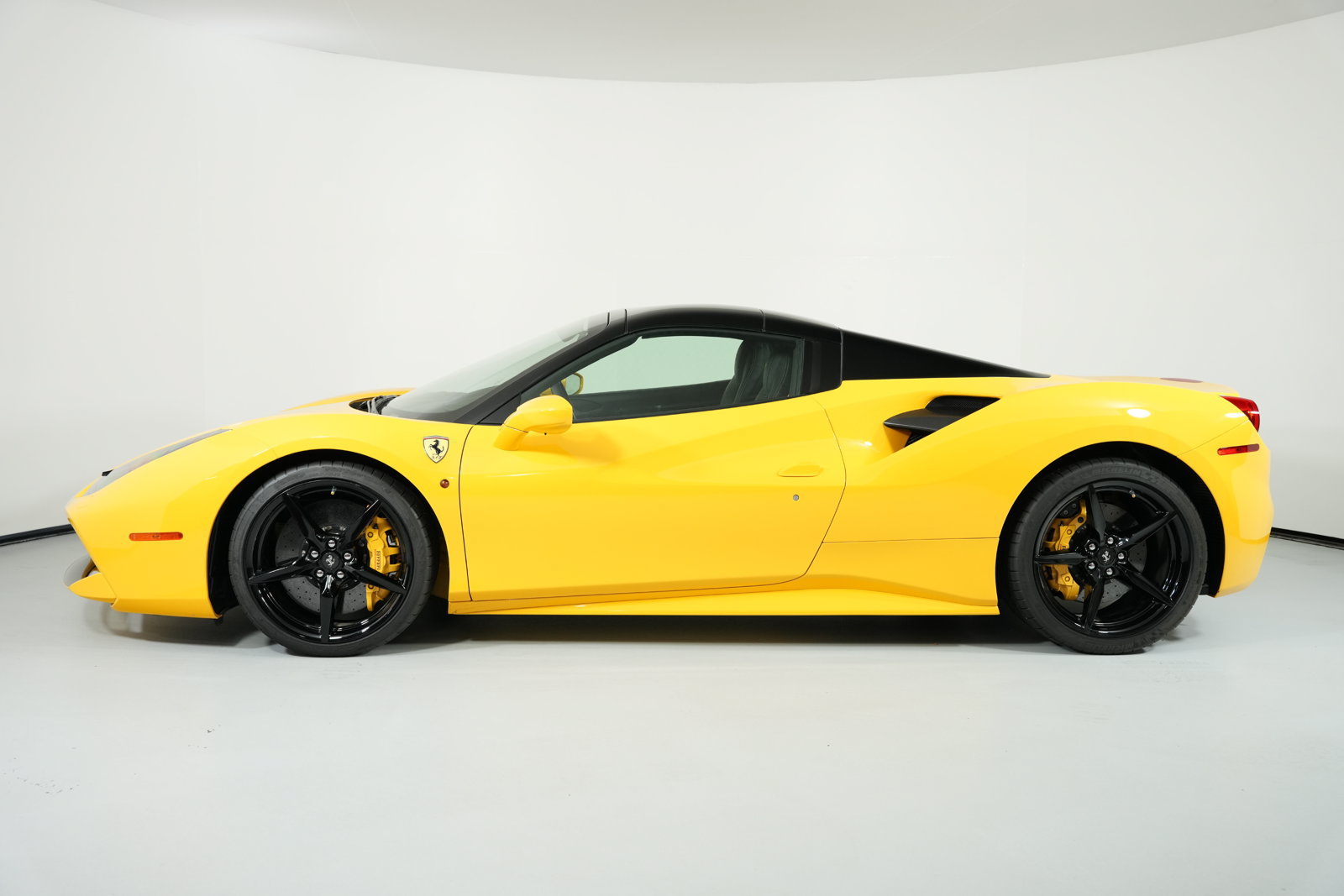 Certified 2018 Ferrari 488 Spider RWD image 7