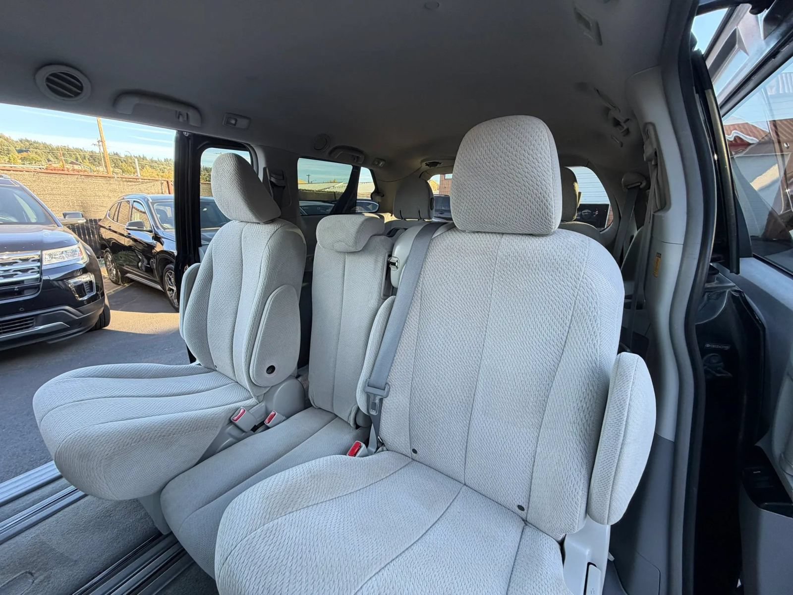 Used 2012 Toyota Sienna LE FWD image 21